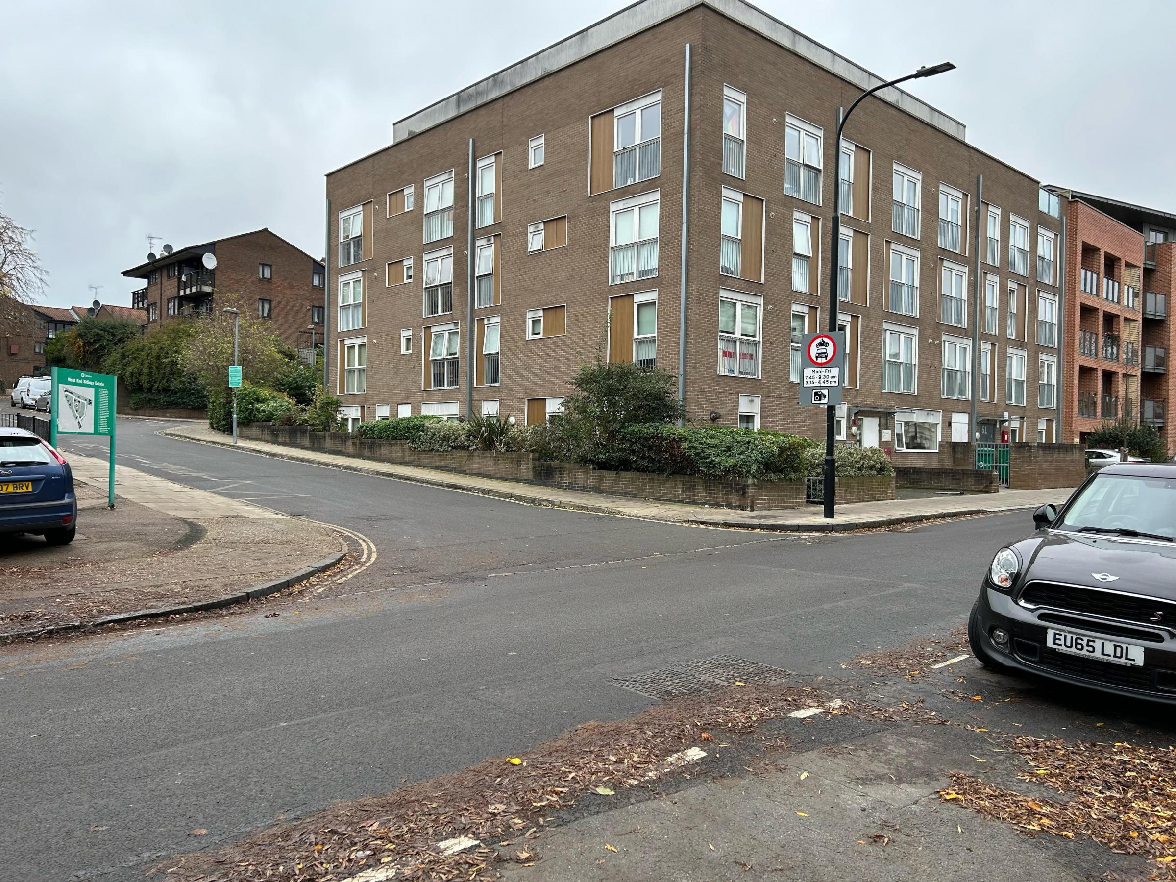 West Sidings estate with healthy school streets exemption sign. Photo: Sandra dos Santos