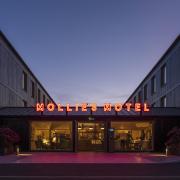 Mollies Motels are close to Oxford and Bristol and offer 'budget-luxury' along with American-style service and touches.